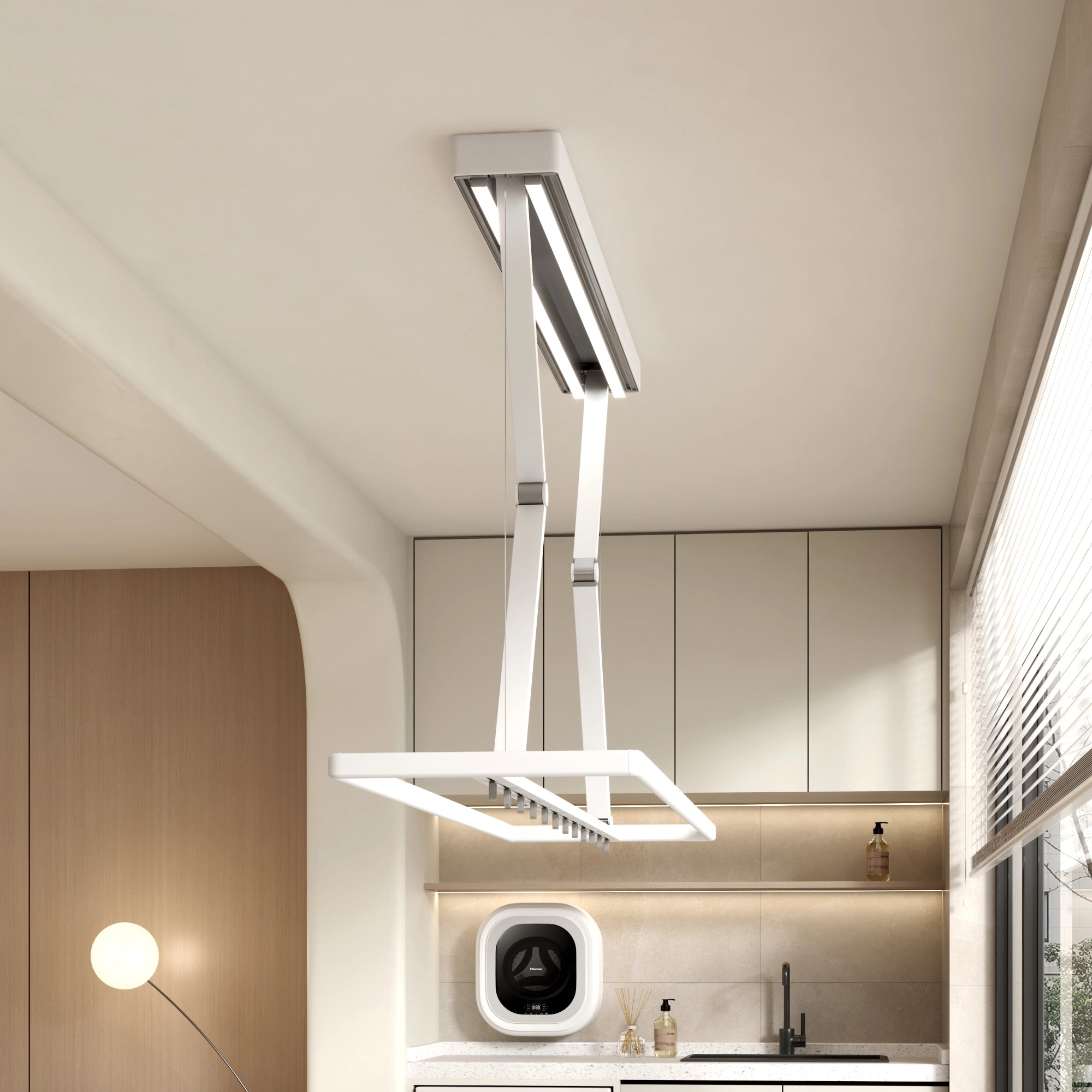 Easerack Mini ultraflacher, bündig montierter Deckenwäscheständer in einem Innenraum.