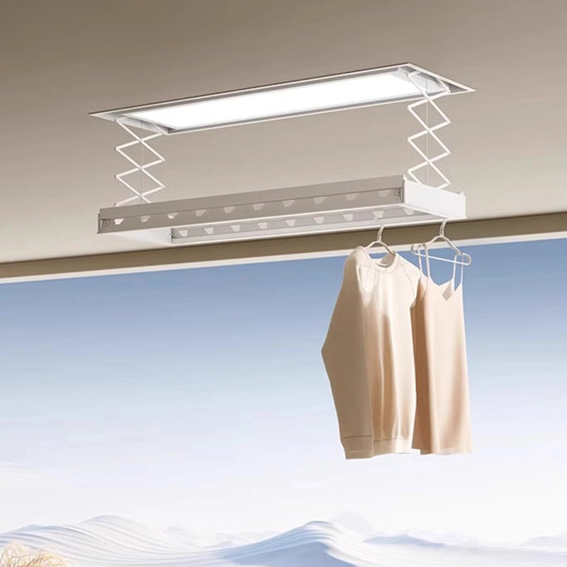 Moderner Innenraum mit eingebautem Easerack M20 Deckenwäscheständer, Decke und Raumansicht.