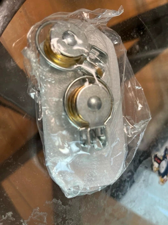 Double pulley set with mounting plate for a ceiling clothes airer cable lifting system
